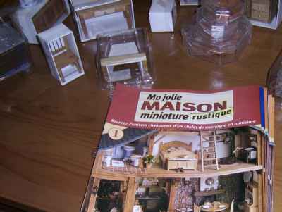 Meubles miniatures de collection 