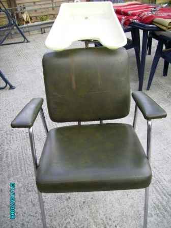 deux anciennes chaises coiffure