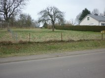 terrain de 8 à 16 ares
